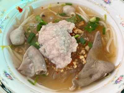 ก๋วยเตี๋ยวต้มยำน้ำหมูทุบ