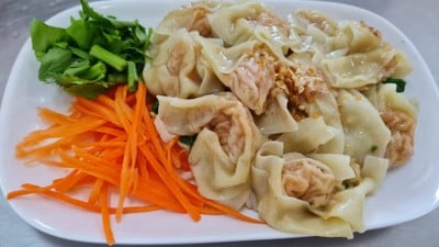 เกี๊ยวกุ้งลวกจิ้ม