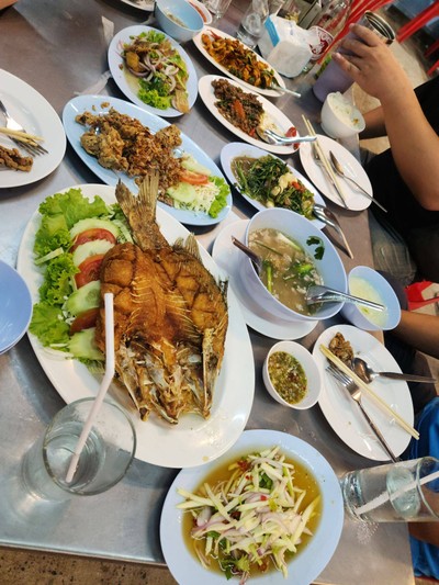 อาหาร หรือ เครื่องดื่ม