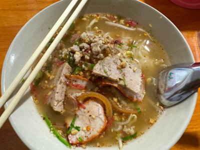 เส้นเล็กต้มยำ