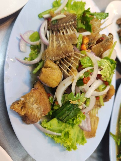 ยำปลาสลิด