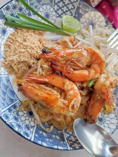 ผัดไทกุ้งสด