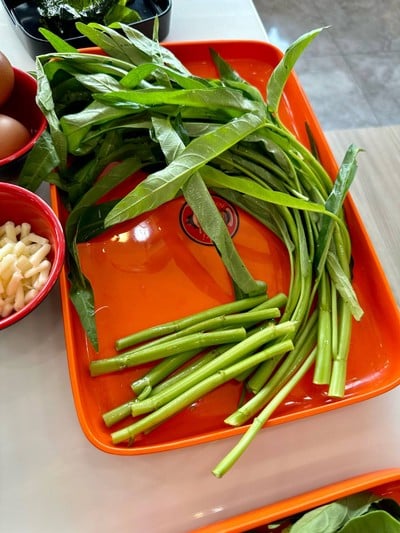 ผักบุ้ง