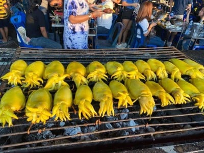 ปลาหมึกผัดไข่เค็ม
