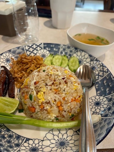 ข้าวผัดปลาส้ม