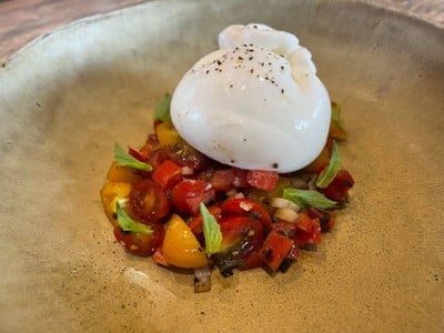 สลัดชีสบูราต้า