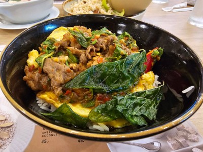 ข้าวกะเพราเนื้อนิวซีแลนด์ไข่นุ่ม