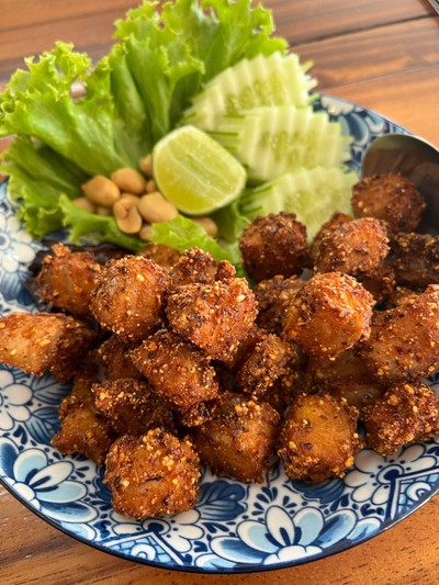 เนื้อปลาคลุกฝุ่น