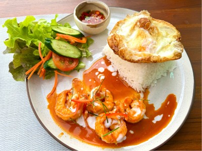 ฉู่ฉี่กุ้งราดข้าว