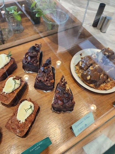 อาหาร หรือ เครื่องดื่ม