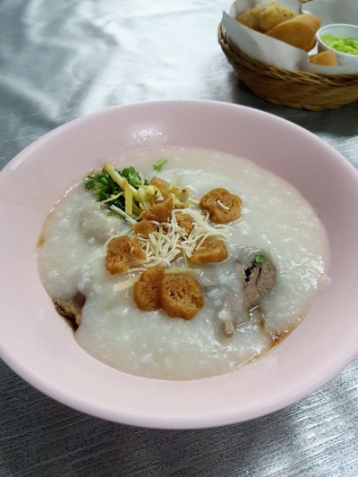 โจ๊กหมูใส่เครื่องใน+ไข่