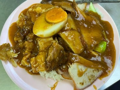 ข้าวหมูแดง หมูกรอบกล่อง
