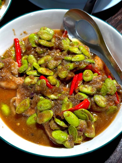 กุ้งผัดกะปิสะตอ