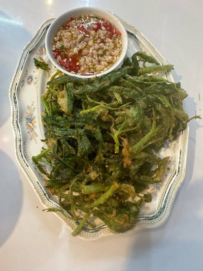 (D)ยำผักบุ้งกรอบ