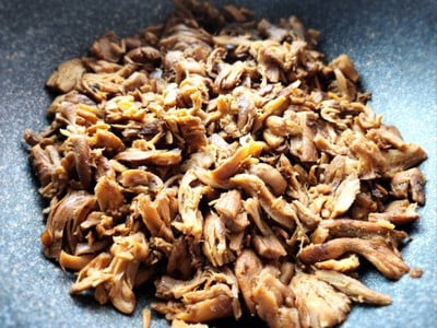 ขาเห็ดหอมคั่วซีอิ้ว