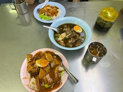 ข้าวหมูแดง หมูกรอบกล่อง