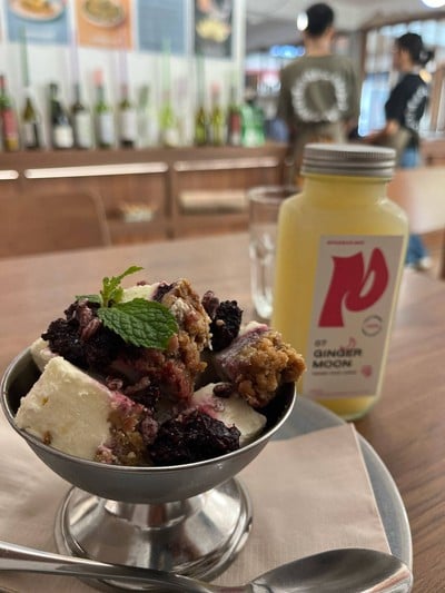 crumble ice cream cake + ginger moon