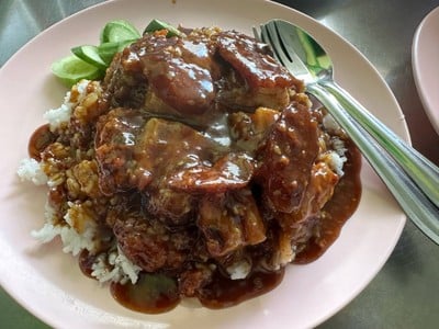ข้าวหมูแดง+หมูกรอบ+กุนเชียง