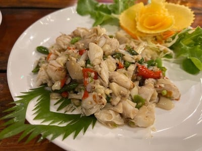 เนื้อปูก้อนผัดพริกสด