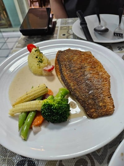 ปลากระพงย่างซอสแซฟฟรอน