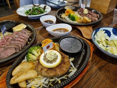 อาหาร หรือ เครื่องดื่ม