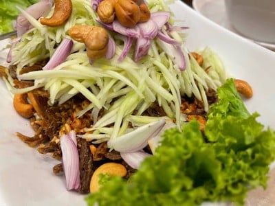 ยำเป็ดกรอบ