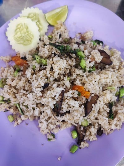 ข้าวผัดปลากุเลาเค็ม