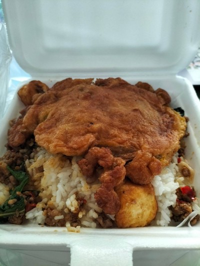 ข้าวราดกะเพราเต้าหู้ไข่