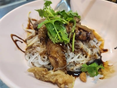 ก๋วยเตี๋ยวไก่ราชวัตร สาขา ตรงข้าม ธ.กรุงเทพ สาขา1