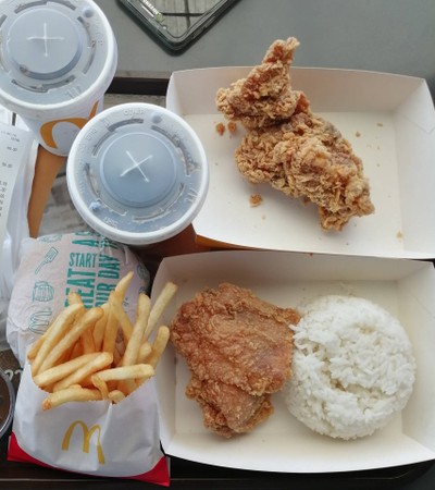 อาหาร หรือ เครื่องดื่ม