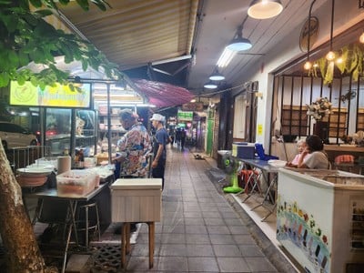 ก๋วยเตี๋ยวไก่ราชวัตร สาขา ตรงข้าม ธ.กรุงเทพ สาขา1