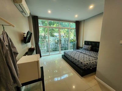 โรงแรมเกษรเพลส