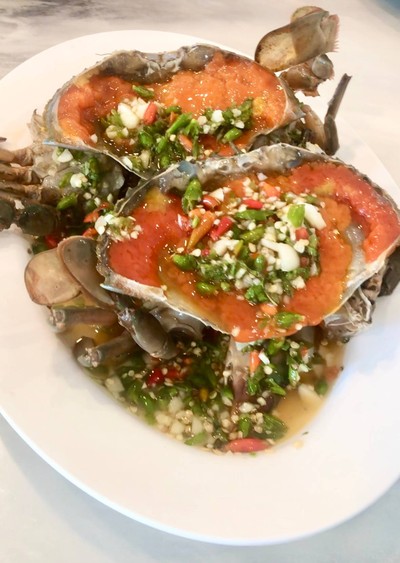 ยำปูทะเลไข่ดอง