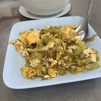 มะระผัดไข่