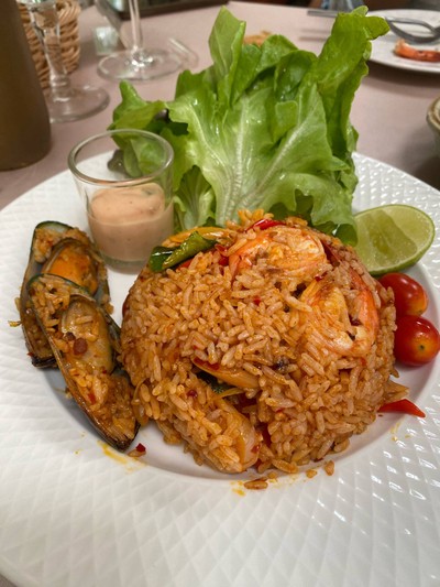 ข้าวผัดต้มยำ+สลัด