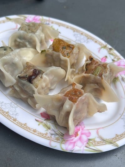 เกี๊ยวซ่าหน้าเปิด