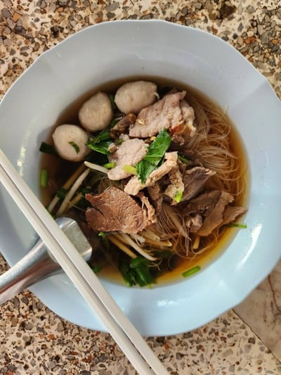 เมนูของร้าน ก๋วยเตี๋ยวปลื้ม พระประแดง