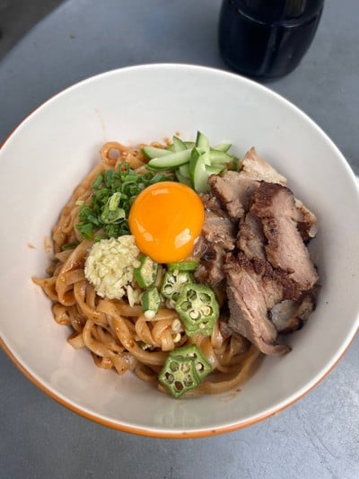 บะหมี่คลุกซอสอู่ฮั่น (เส้นแบน สำหรับคนบ้านไกล)