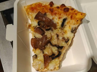 พิซซ่าหน้าเห็ด