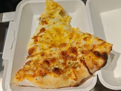 พิซซ่าหน้าชีส