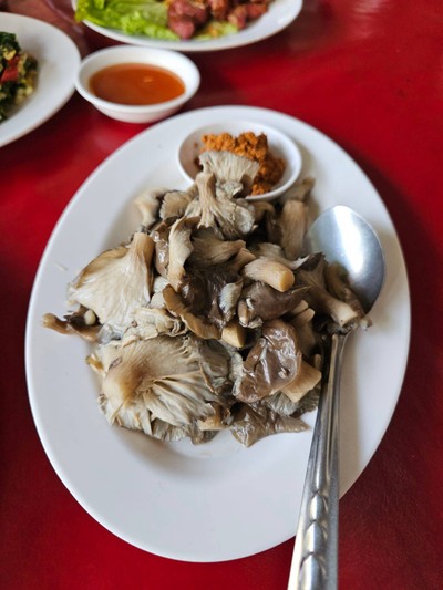 เห็ดนางฟ้านึ่งน้ำพริกข่า