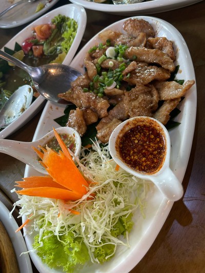 คอหมูย่าง