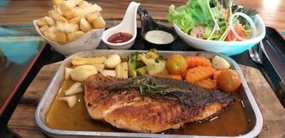 อาหาร หรือ เครื่องดื่ม