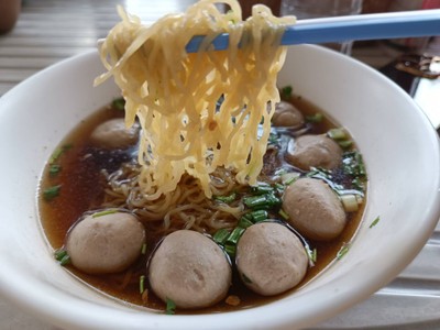 บะหมี่น้ำไม่งอก