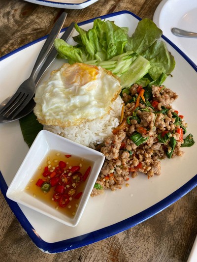 ข้าวกระเพราะหมูสับ