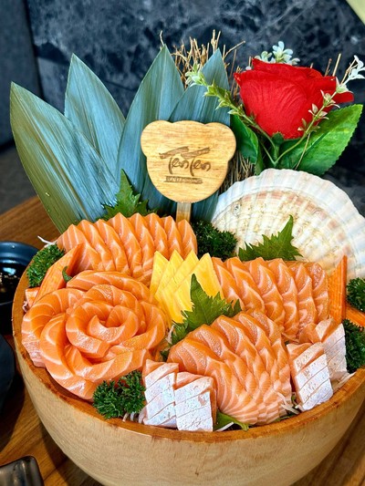 แซลมอนซาชิมิ