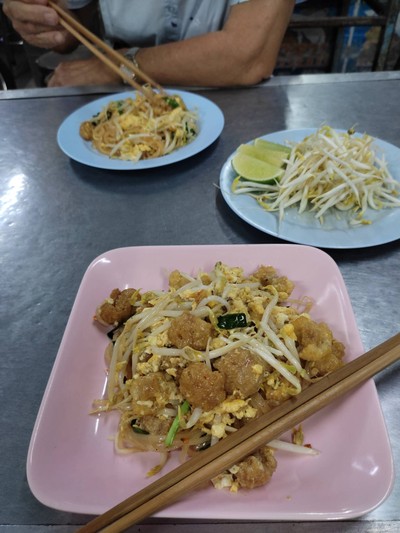 ผัดไทยเส้นเล็ก พิเศษ
