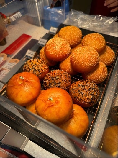 ท่านพ่อซาลาเปา Park Silom