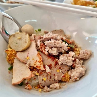 เมนูของร้าน นำจิตต์ ก๋วยเตี๋ยวหมูหน่อไม้ฝรั่ง