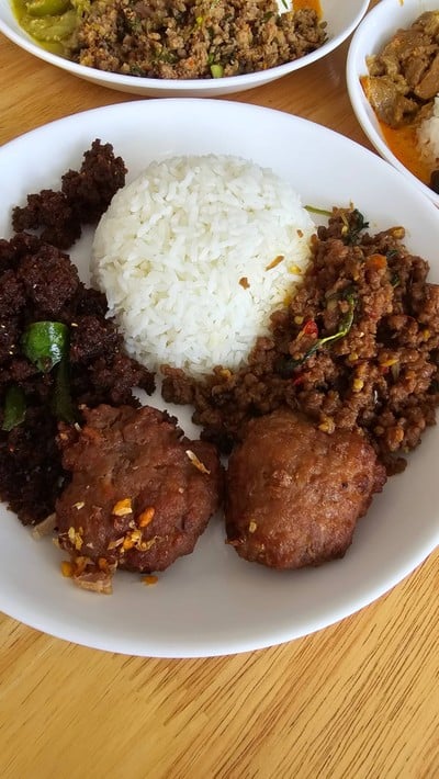 อาหาร หรือ เครื่องดื่ม